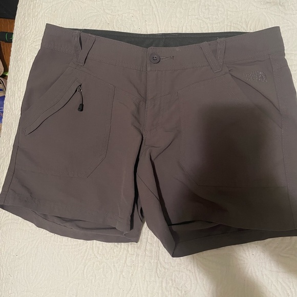 The North Face Womens Outdoor Hiking Shorts Gray Lightweight Back Pockets - Picture 1 of 8